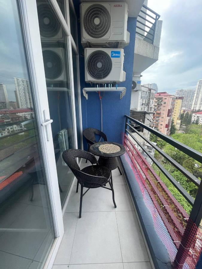"Студия 24" - Посуточно И Помесячно Batoemi Buitenkant foto