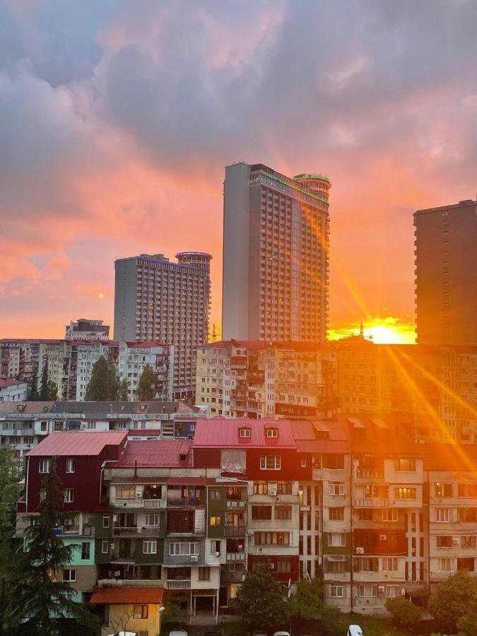 "Студия 24" - Посуточно И Помесячно Batoemi Buitenkant foto
